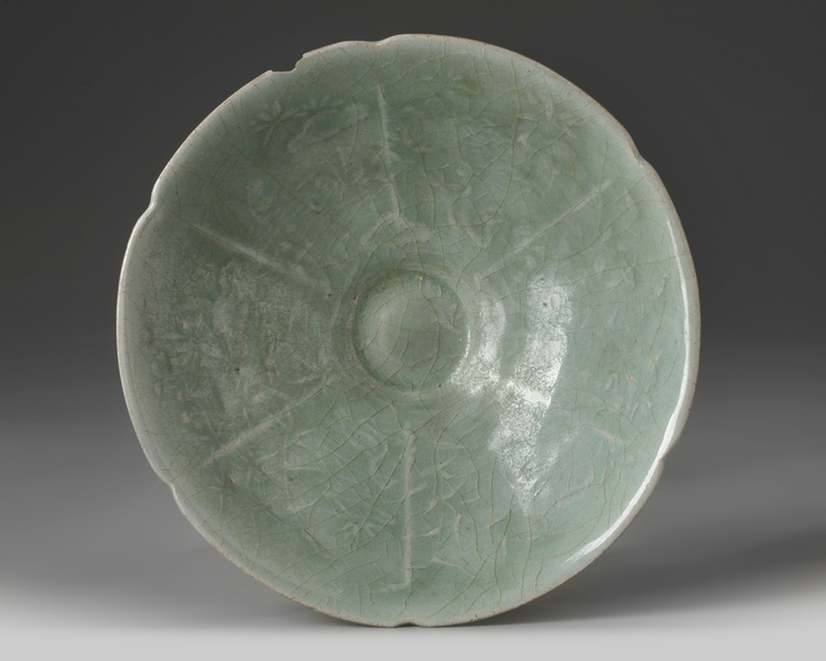 A KOREAN CELADON GLAZED LOBED BOWL, GORYEO PERIOD (918-1392)