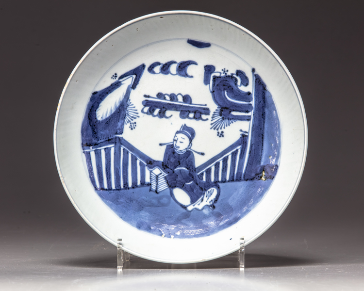 A CHINESE BLUE AND WHITE DISH ,DYNASTY (1368-1644)