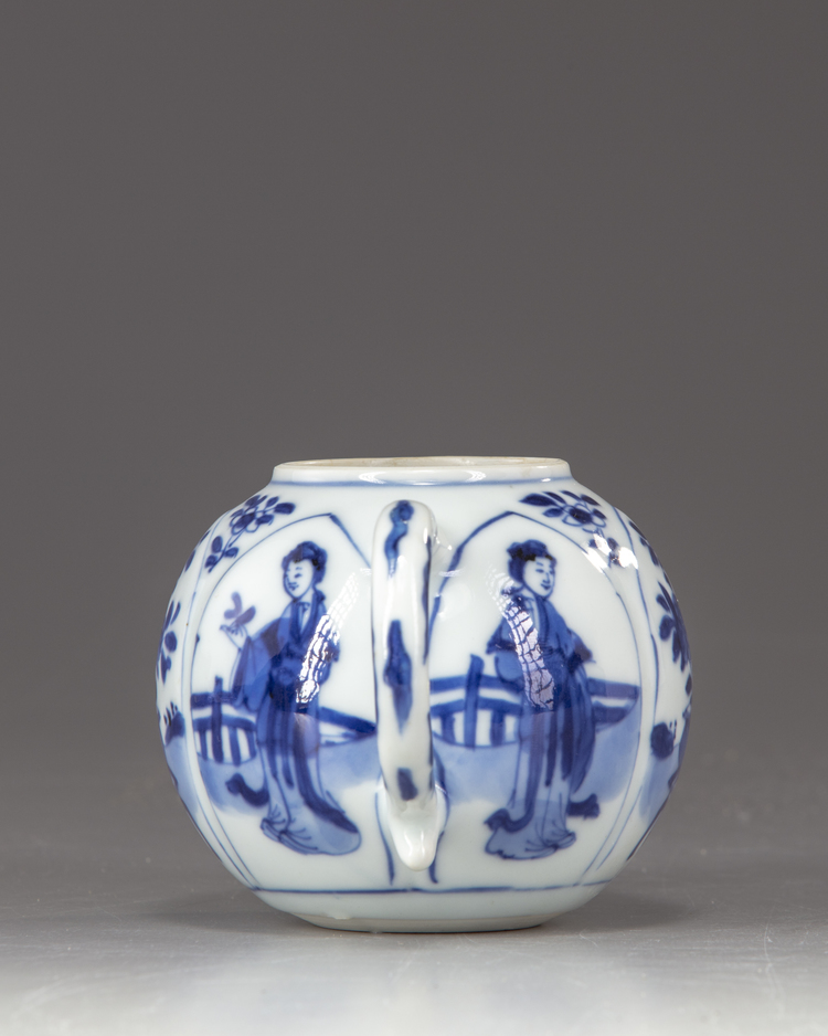 A Chinese blue and white sugar pot