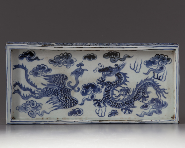 A Chinese blue and white rectangular tray