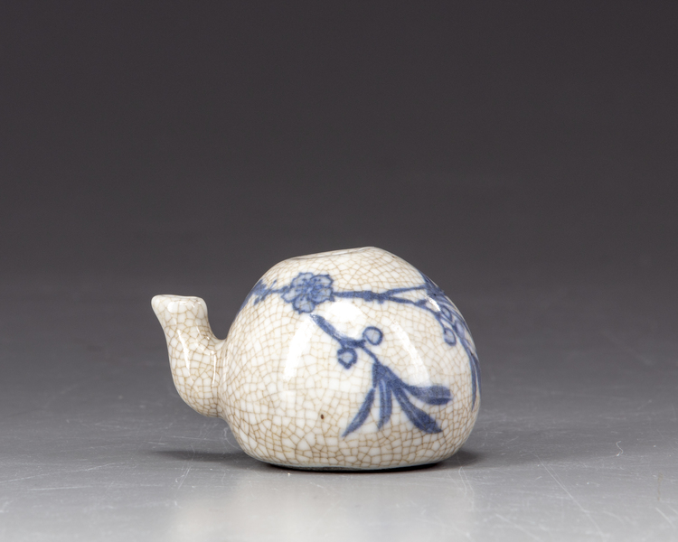 A BLUE AND WHITE KOREAN WATER DROPPER