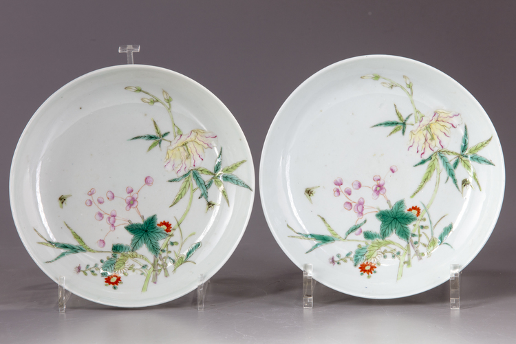 A PAIR OF CHINESE FAMILLE ROSE 'FLORAL' DISHES, (1875-1908) 