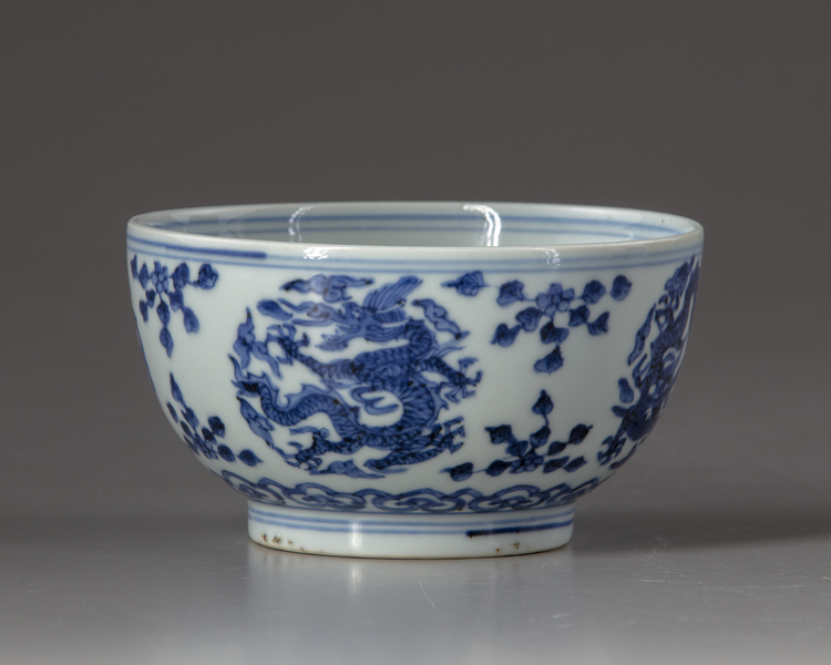 A Chinese blue and white 'dragon' bowl
