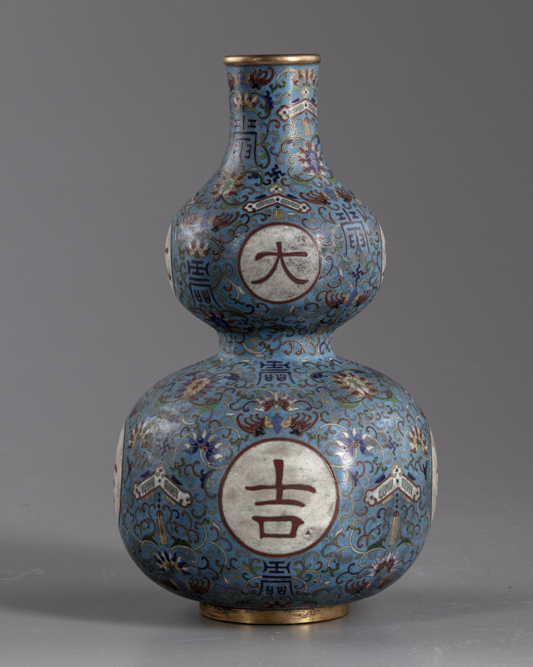 A CHINESE CLOISONNE ENAMEL 'DA JI' DOUBLE GOURD VASE, QING DYNASTY (1644-1911)