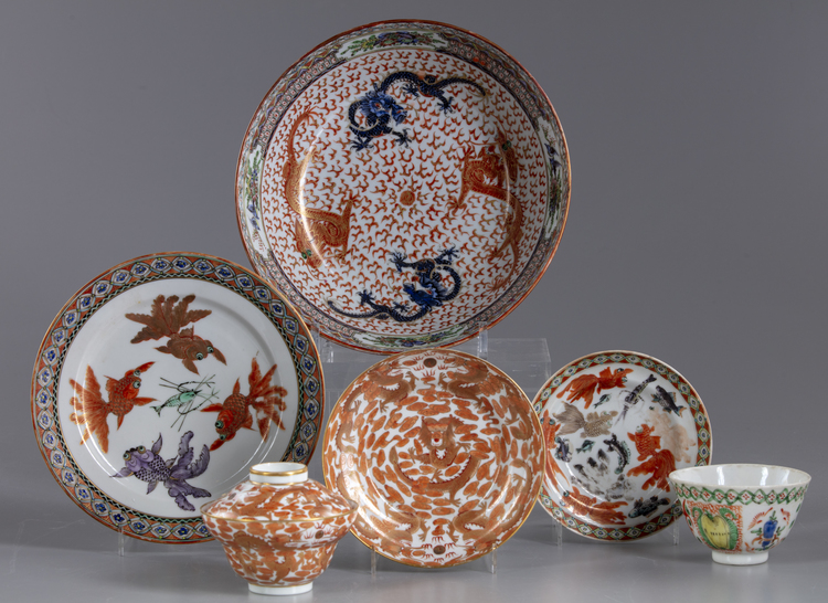 A GROUP OF FIVE CHINESE ENAMELED BOWLS AND DISHES