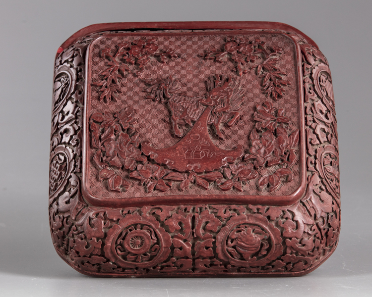 A CHINESE CINNABAR LACQUER SQUARE BOX, QING DYNASTY (1644-1911)
