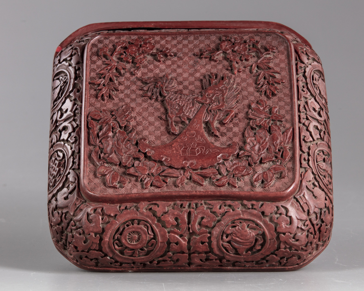 A CHINESE CINNABAR LACQUER SQUARE BOX, QING DYNASTY (1644-1911)