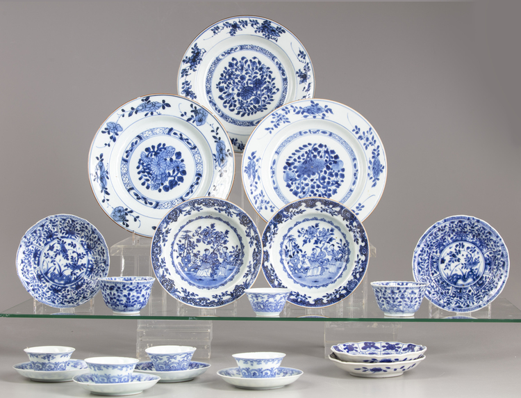 A group of Chinese blue and white objects
