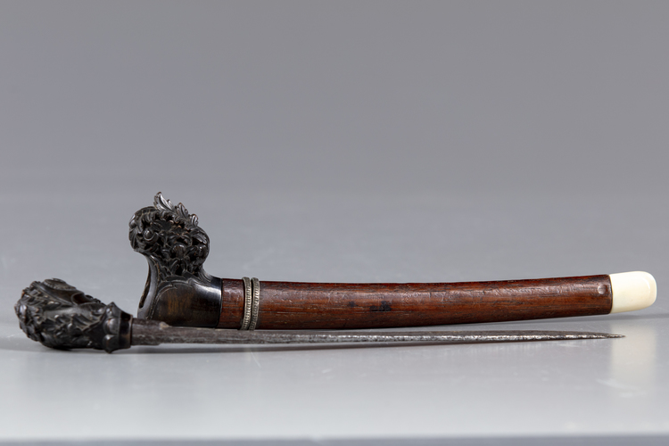 A BURMESE DAGGER DHA