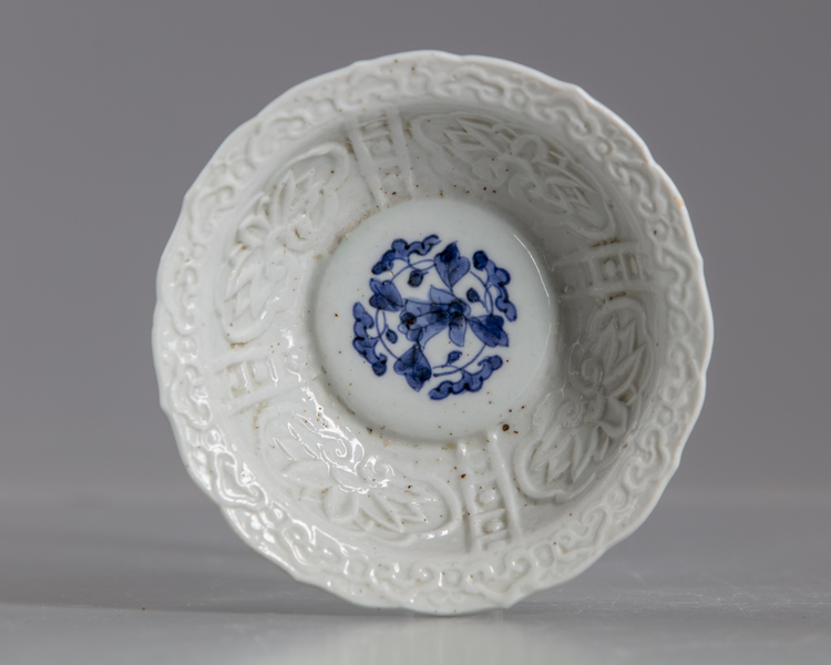 A JAPANESE BLUE AND WHITE BOWL, 17TH CENTURY