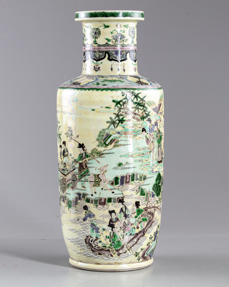 A CHINESE FAMILLE VERTE ROULEAU VASE, QING DYNASTY (1644-1911)