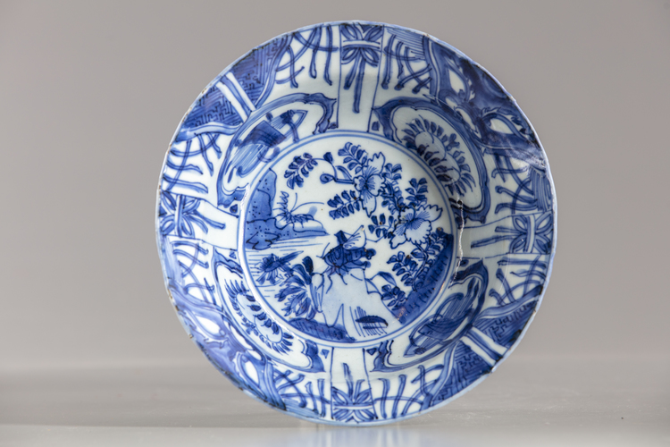A Chinese blue and white 'grasshopper' 'Kraak porselein' bowl