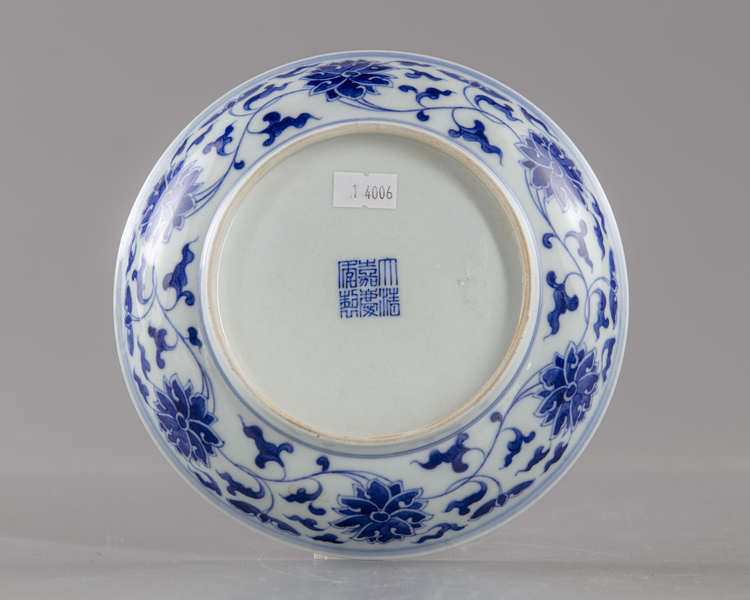 A CHINESE BLUE AND WHITE 'LOTUS' DISH, JIAQING SEAL MARK, 20TH CENTURY