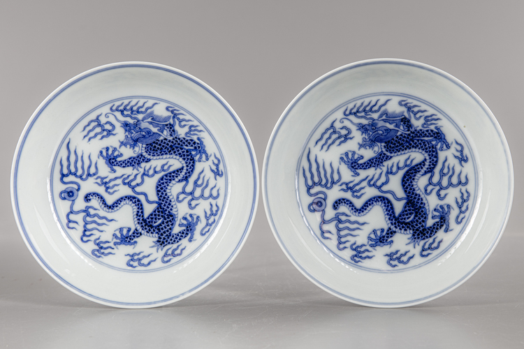 A PAIR OF BLUE AND WHITE 'DRAGON' DISHES, GUANGXU SIX CHARACTER MARK AND PERIOD