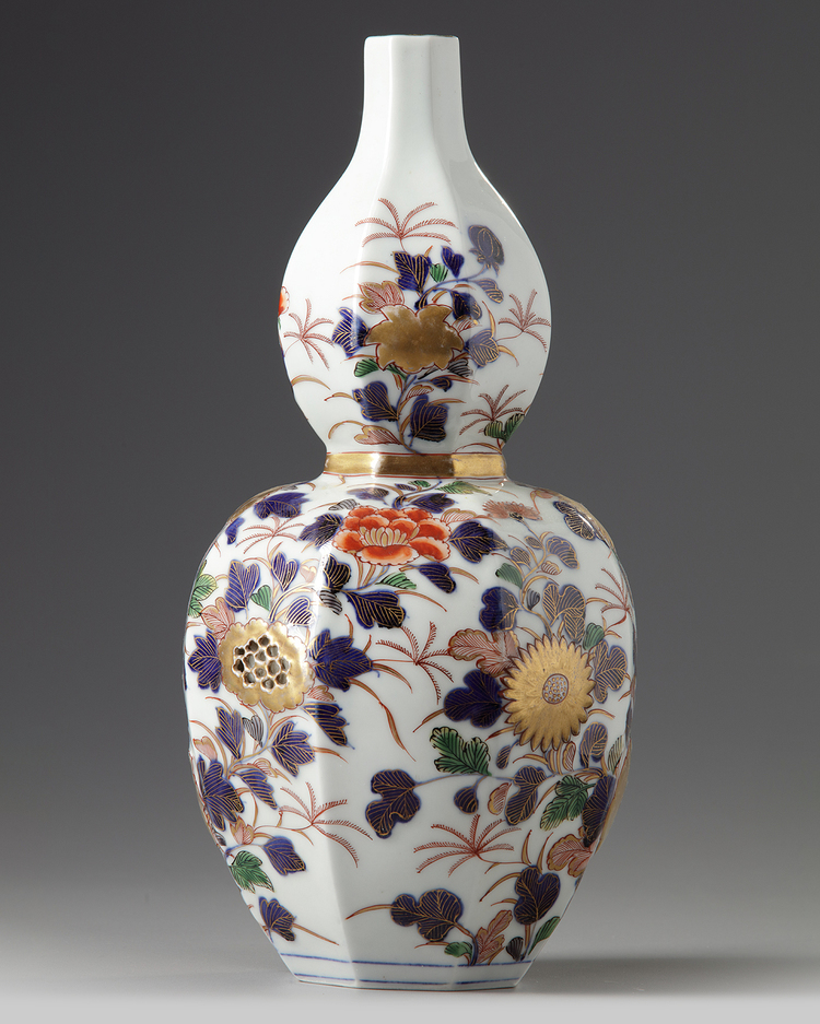 A Japanese Imari double gourd vase