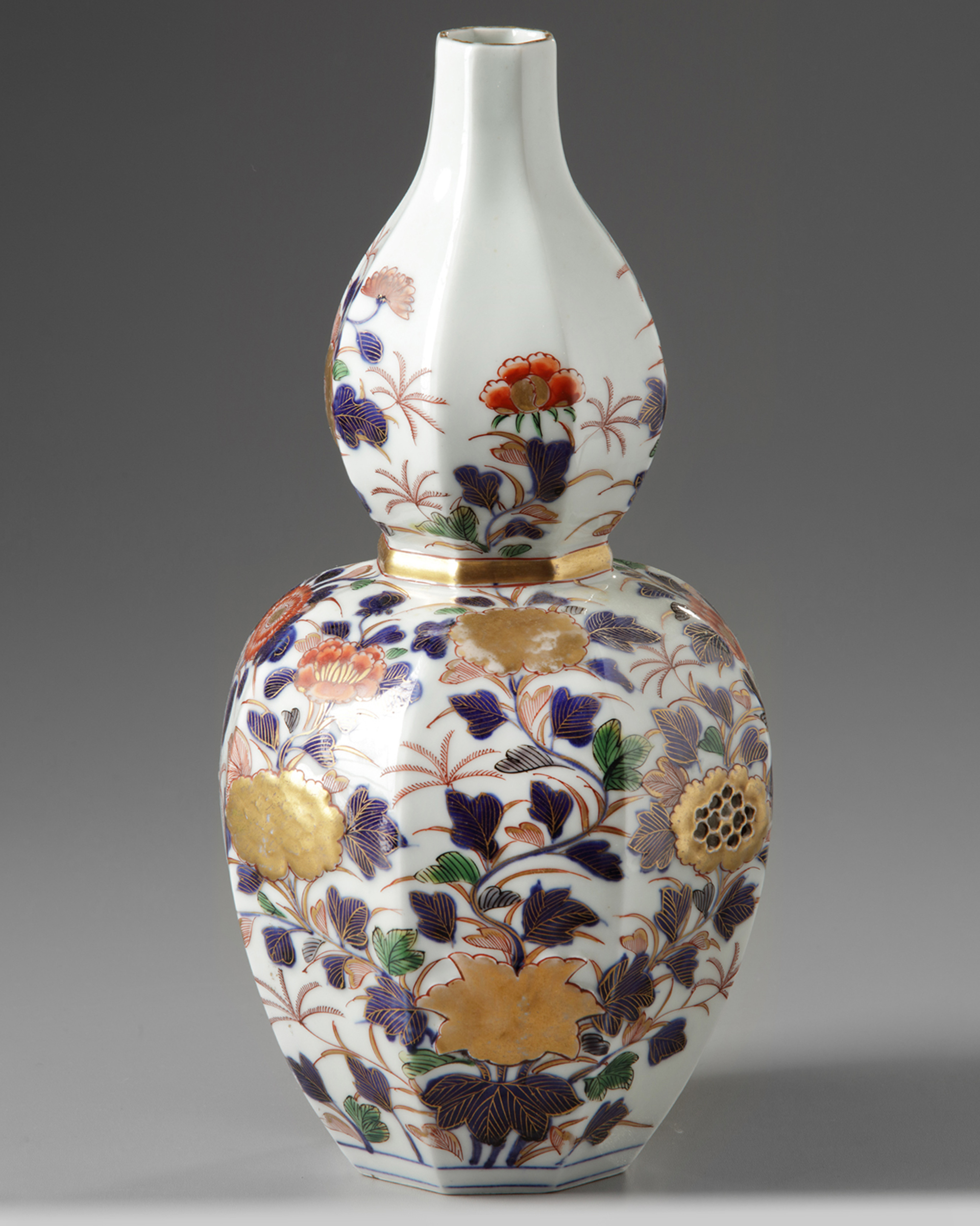 A Japanese Imari double gourd vase