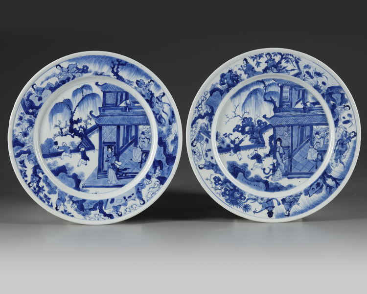 A pair of Chinese blue and white 'figural' dishes