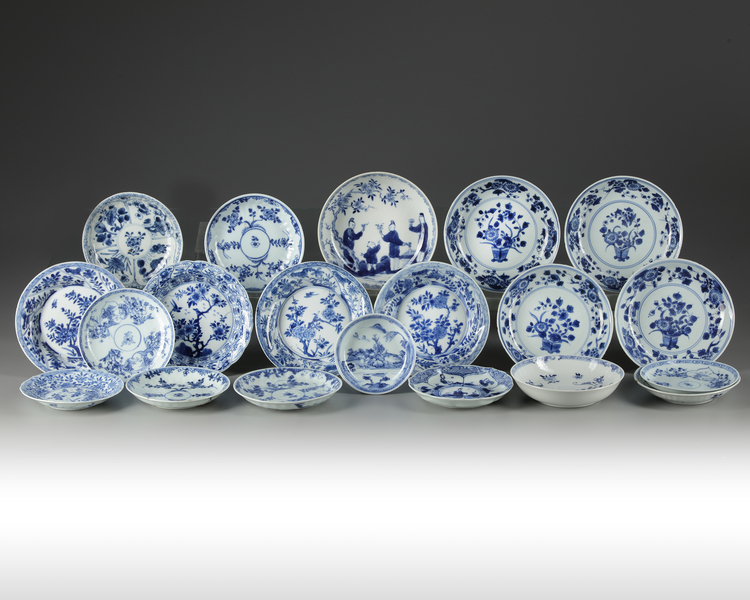 A group of twenty Chinese blue and white objects