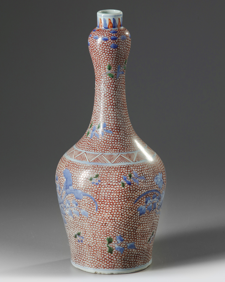 A Chinese wucai garlichead vase