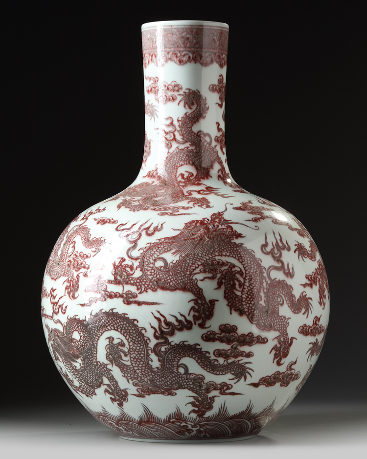 A LARGE CHINESE 'DRAGONS' BOTTLE VASE