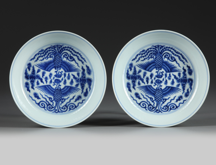 A PAIR OF CHINESE BLUE AND WHITE 'PHOENIX' DISHES
