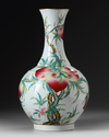 A CHINESE FAMILLE ROSE PEACHES BOTTLE VASE, 19TH-20TH CENTURY