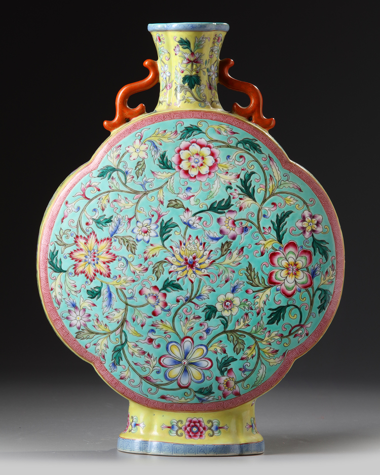 A CHINESE FAMILLE ROSE MOON FLASK, 20TH CENTURY