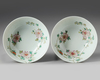 A PAIR OF CHINESE FAMILLE ROSE BOWLS 