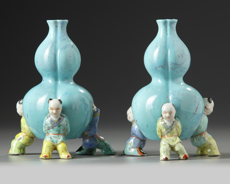 A PAIR OF CHINESE ROBIN'S-EGGS DOUBLE GOURD VASE, 19TH-20TH CENTURY