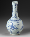 A CHINESE BLUE AND WHITE BOTTLE VASE, TRANSITIONAL-STYLE, 19TH-20TH CENTURY