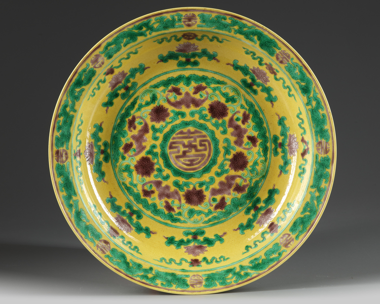 A Chinese yellow ground sancai dish