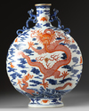 A LARGE CHINESE IRON-RED DECORATED BLUE AND WHITE MOONFLASK, 20TH CENTURY