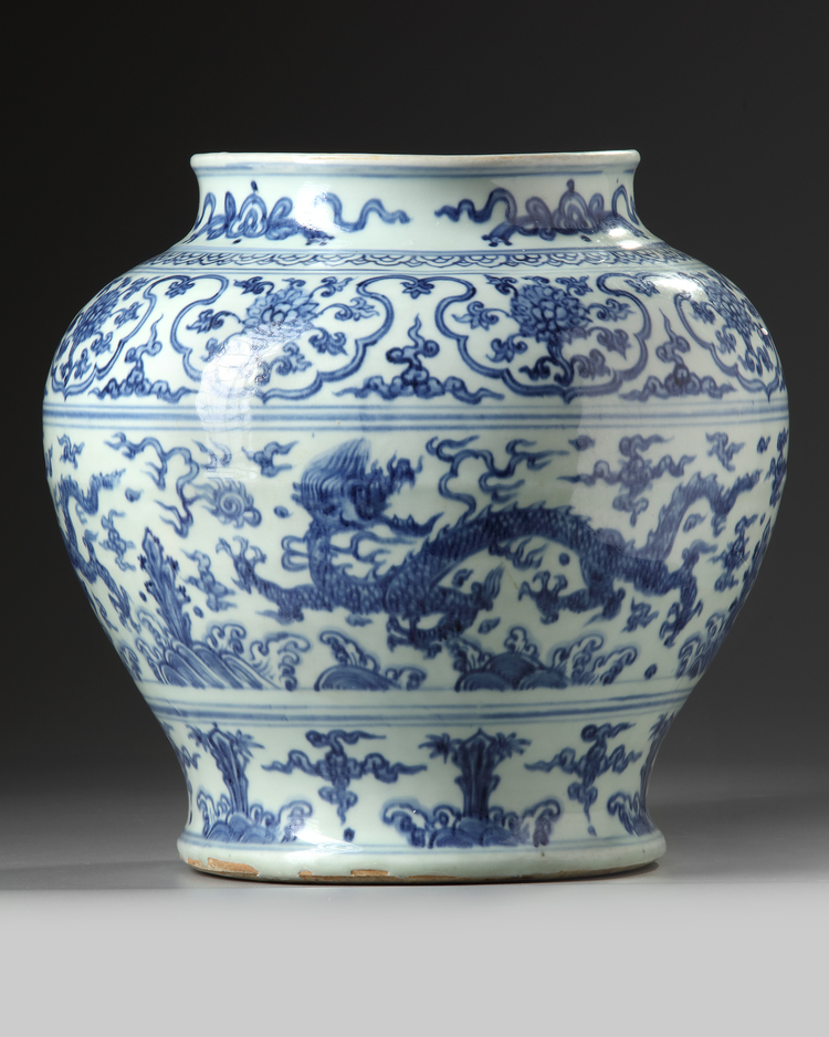 A Chinese blue and white 'dragon' jar