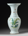 A CHINESE FAMILLE ROSE VASE, CHINA, 19TH-20TH CENTURY