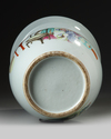 A CHINESE FAMILLE ROSE VASE, 19TH-20TH CENTURY