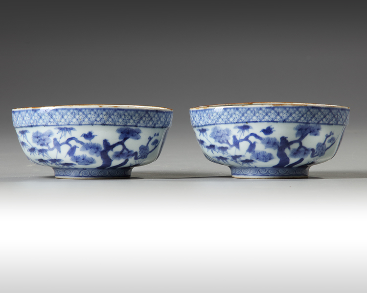 A PAIR OF JAPANESE BLUE AND WHITE OVAL SHAPED BOWLS, 19TH CENTURY