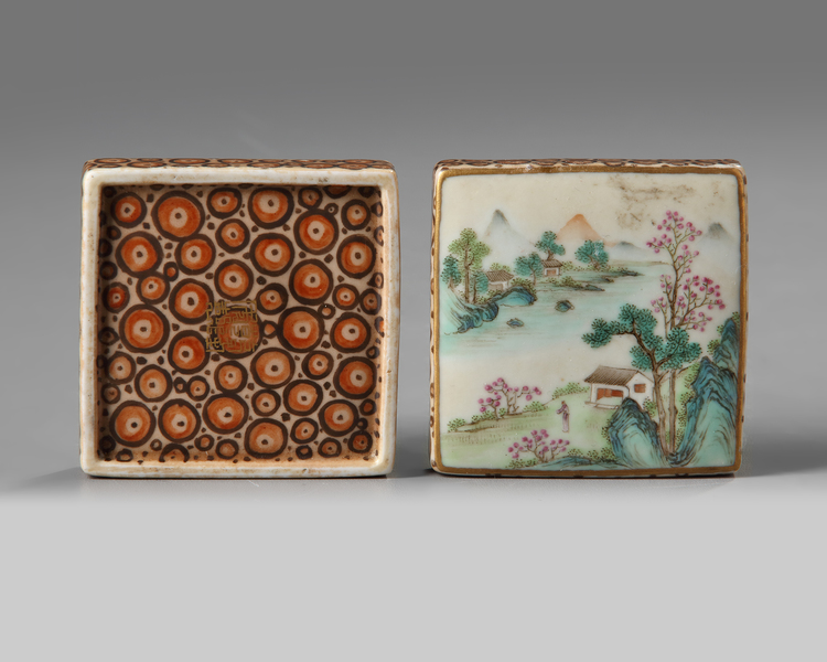 A small Chinese famille roses box and cover