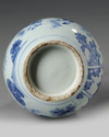A CHINESE BLUE AND WHITE VASE, TRANSITIONAL-STYLE, 19TH-20TH CENTURY