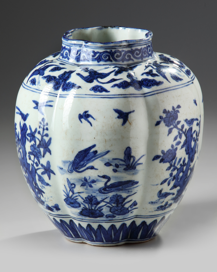 A CHINESE BLUE AND WHITE LOBED JAR, QING DYNASTY (1644-1911)