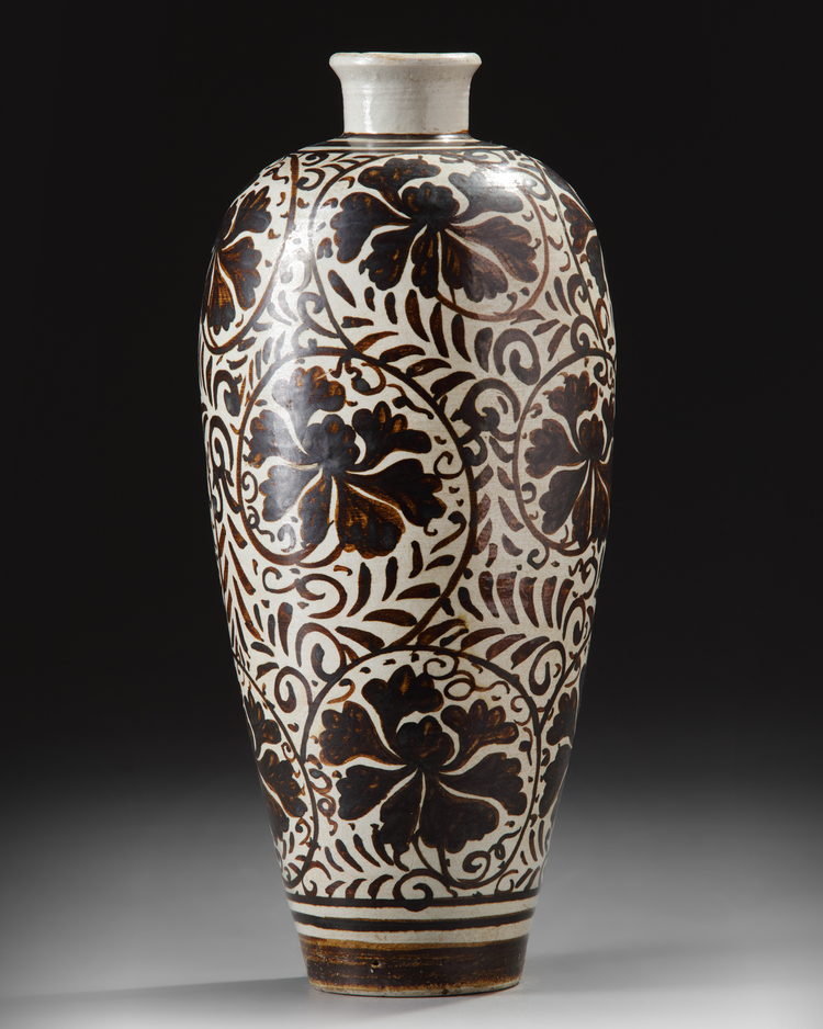 A CHINESE CIZHOU-STYLE SGRAFFITO SCROLLING PEONY VASE