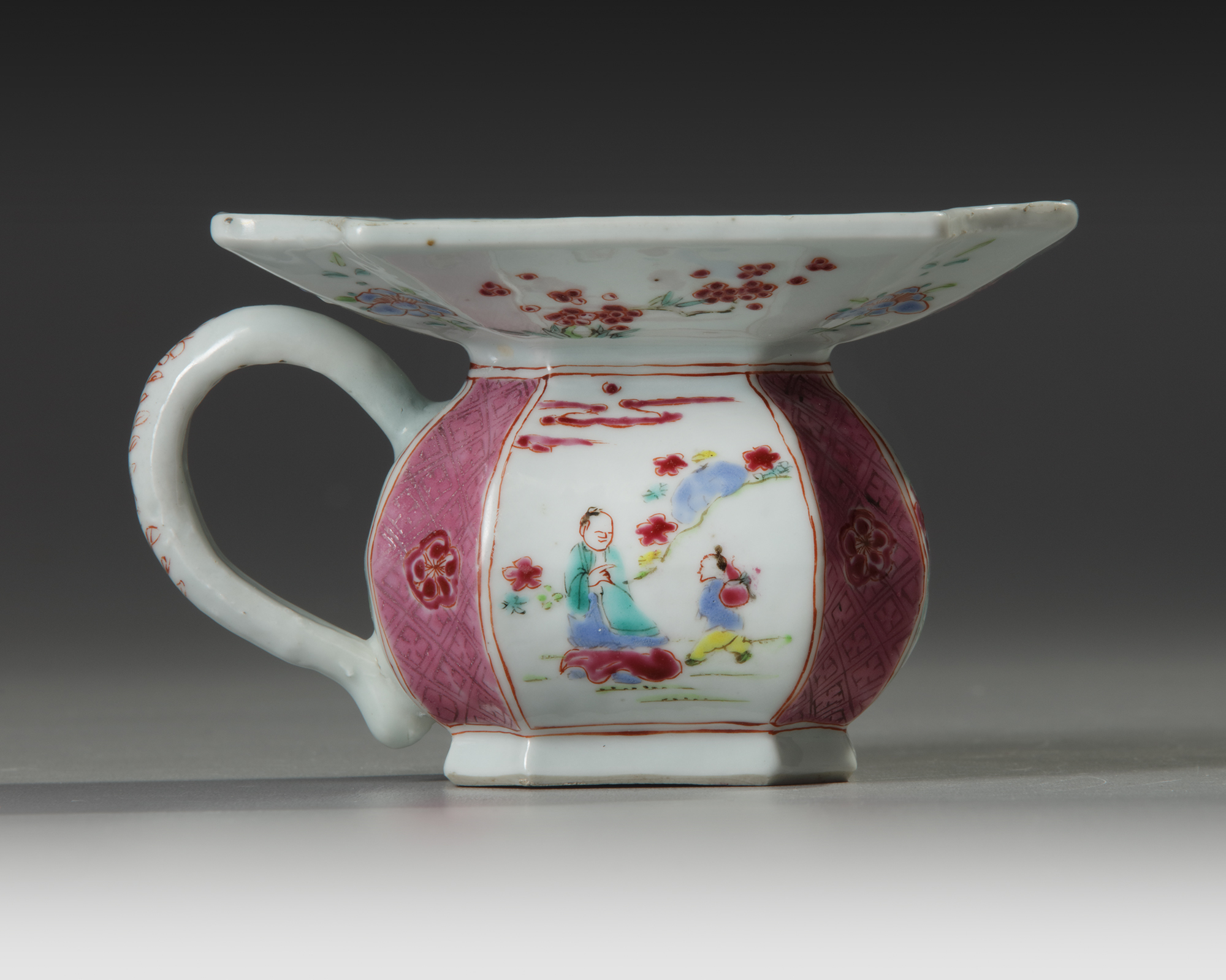 A CHINESE FAMILLE ROSE SPITTOON, CHINA, 18TH CENTURY