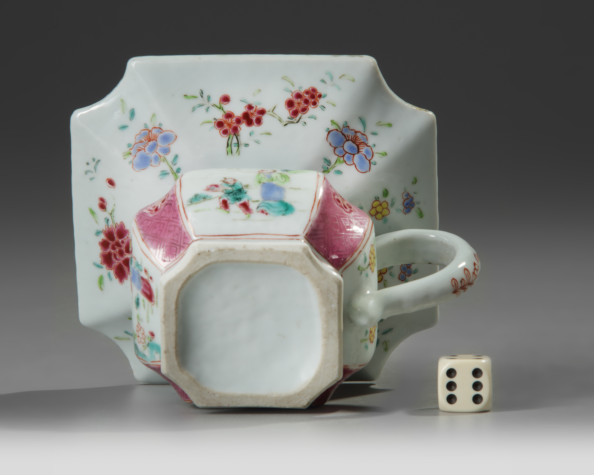 A CHINESE FAMILLE ROSE SPITTOON, CHINA, 18TH CENTURY