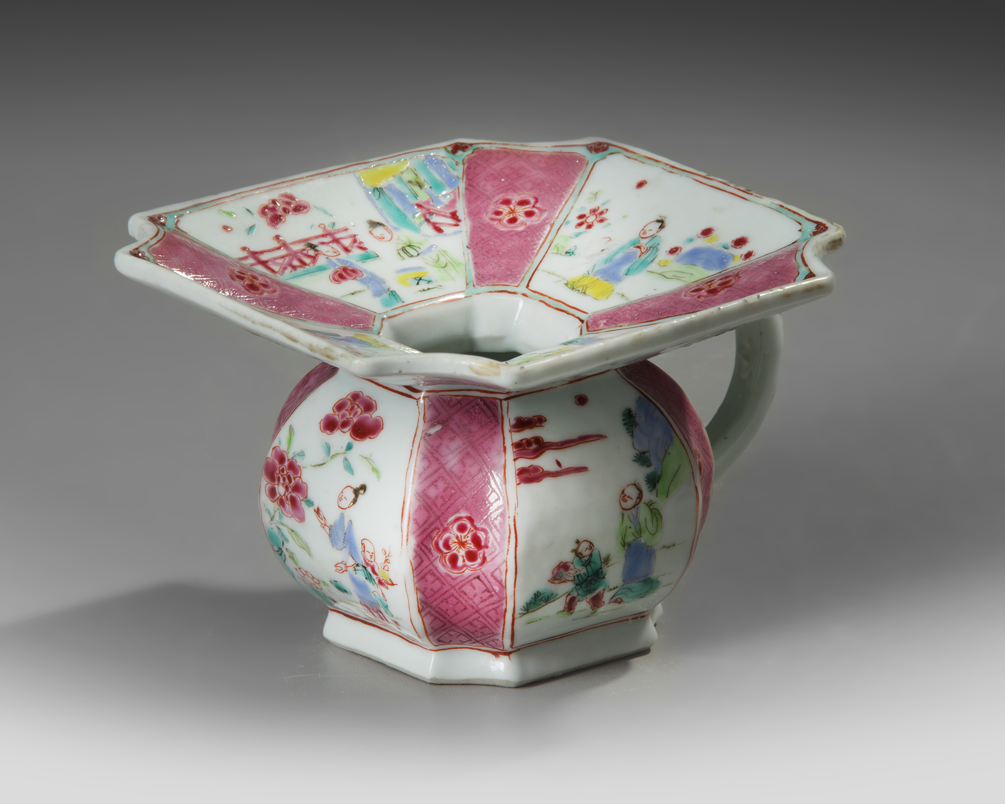 A CHINESE FAMILLE ROSE SPITTOON, CHINA, 18TH CENTURY