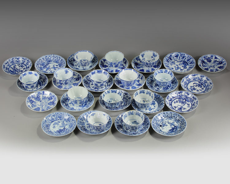 A GROUP OF THIRTY-SEVEN CHINESE BLUE AND WHITE WARES