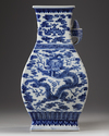 A CHINESE BLUE AND WHITE 'DRAGON AND PHOENIX' VASE, CHINA, QING DYNASTY (1644-1911)