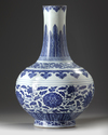 A CHINESE MING-STYLE BLUE AND WHITE BOTTLE VASE