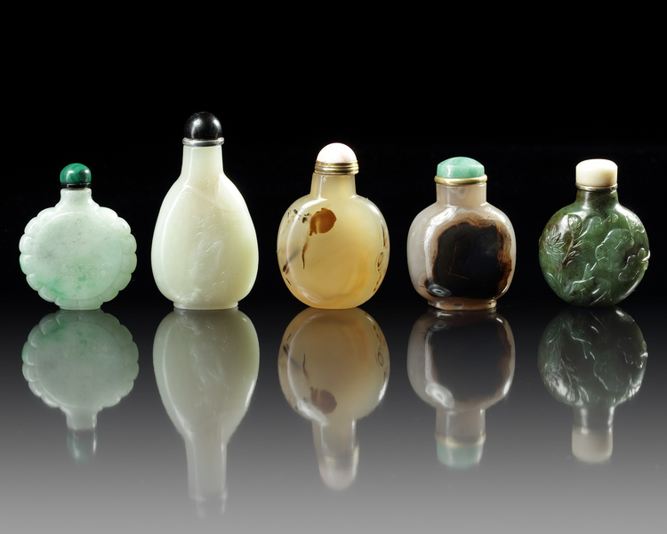 FIVE CHINESE HARDSTONE SNUFF BOTTLES