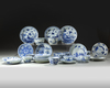 A GROUP OF THIRTHY-TWO CHINESE BLUE AND WHITE WARES