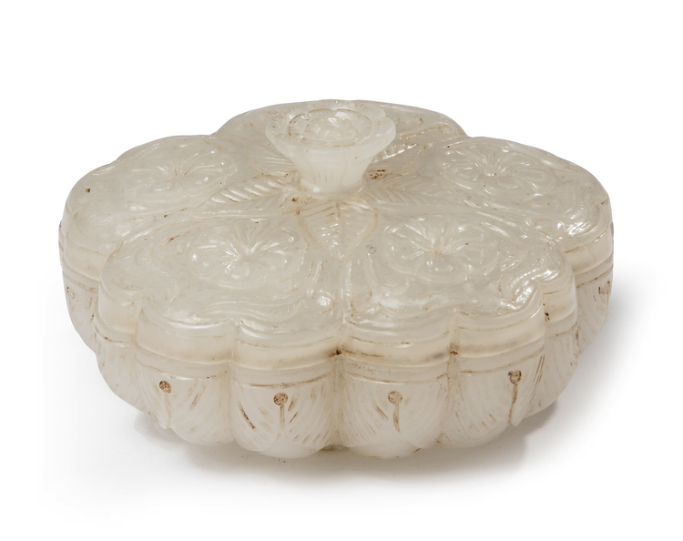 A MUGHAL JADE BOX AND COVER