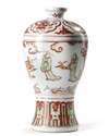 A CHINESE IRON-RED AND GREEN DECORATED MEIPING VASE, QING DYNASTY (1644-1911)